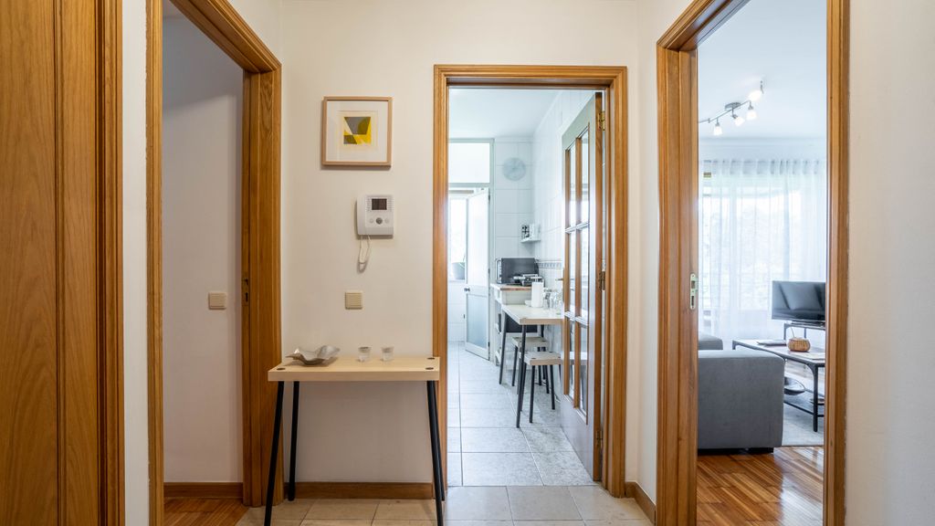Infante Cozy 1BR w/ Parking by LovelyStay