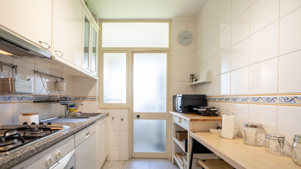Infante Cozy 1BR w/ Parking by LovelyStay