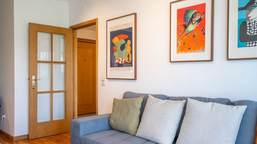 Infante Cozy 1BR w/ Parking by LovelyStay