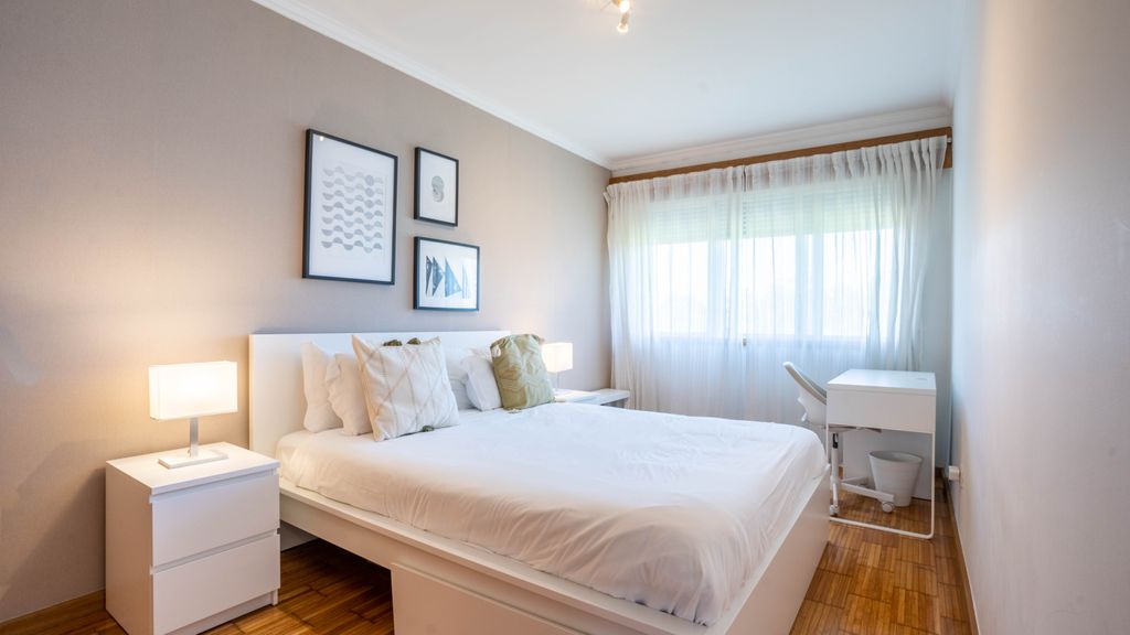 Infante Cozy 1BR w/ Parking by LovelyStay