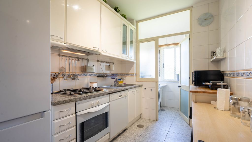 Infante Cozy 1BR w/ Parking by LovelyStay