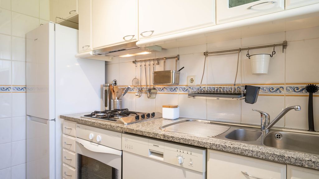 Infante Cozy 1BR w/ Parking by LovelyStay