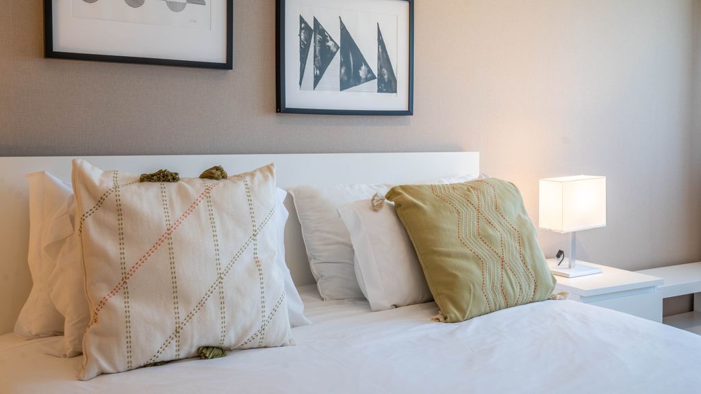 Infante Cozy 1BR w/ Parking by LovelyStay