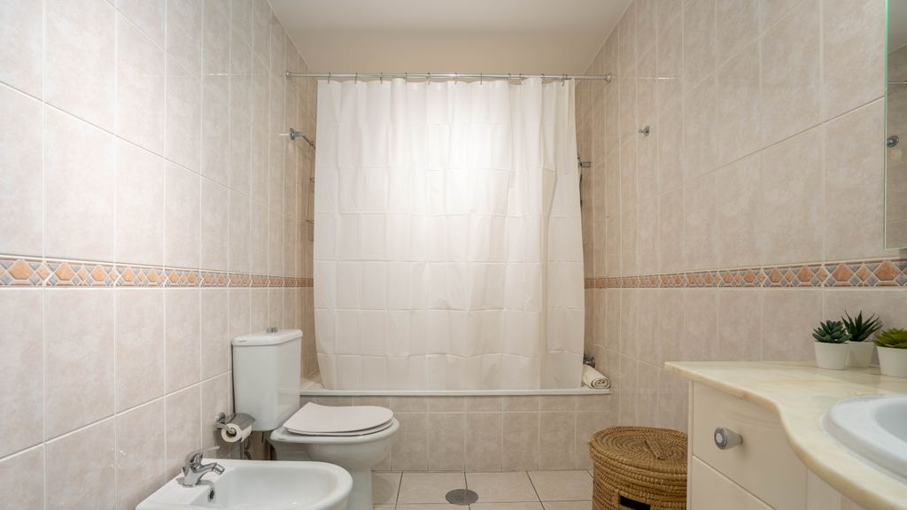 Infante Cozy 1BR w/ Parking by LovelyStay
