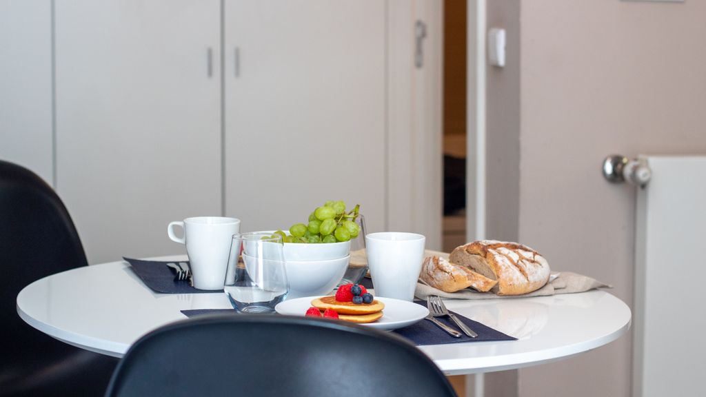 Cardosas Bright Studio by LovelyStay