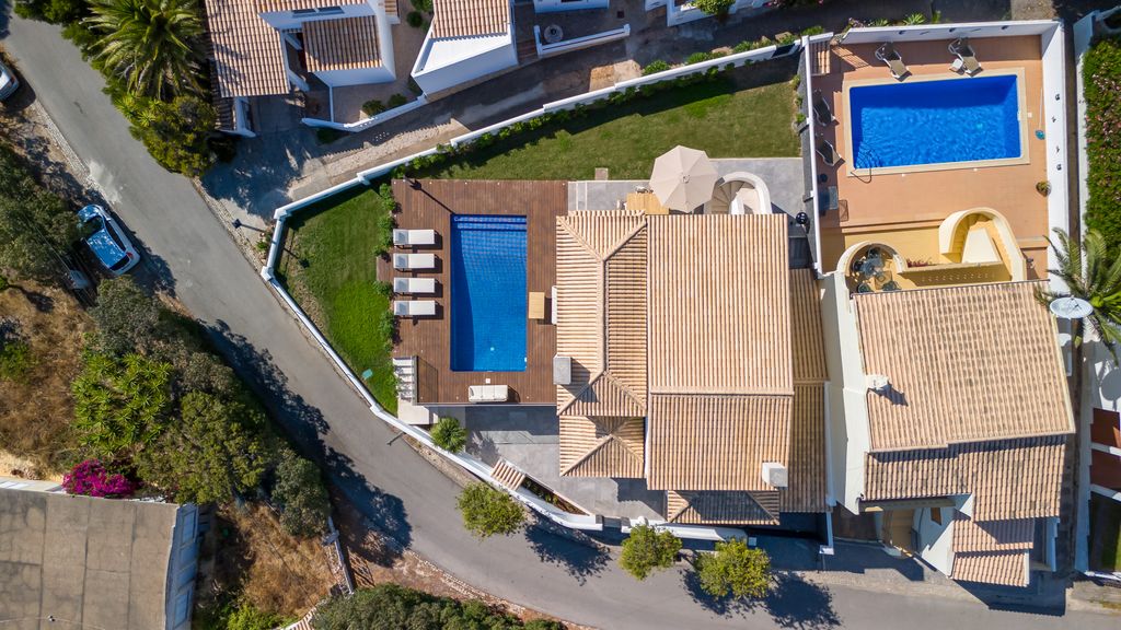 Villa Maya Luxurious House With Pool by LovelyStay