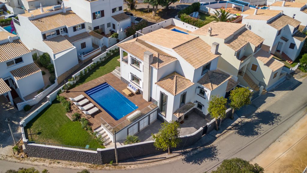 Villa Maya Luxurious House With Pool by LovelyStay