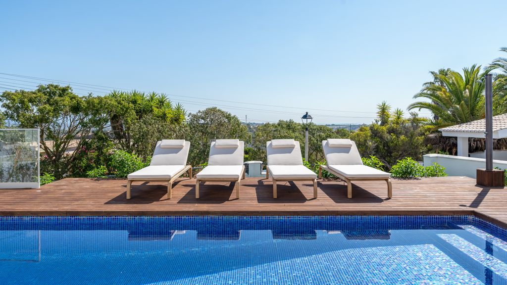 Villa Maya Luxurious House With Pool by LovelyStay