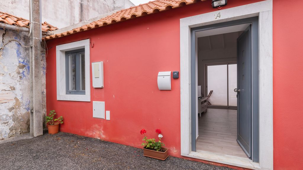 Cozy Retreat w/ Patio Near Sintra by LovelyStay