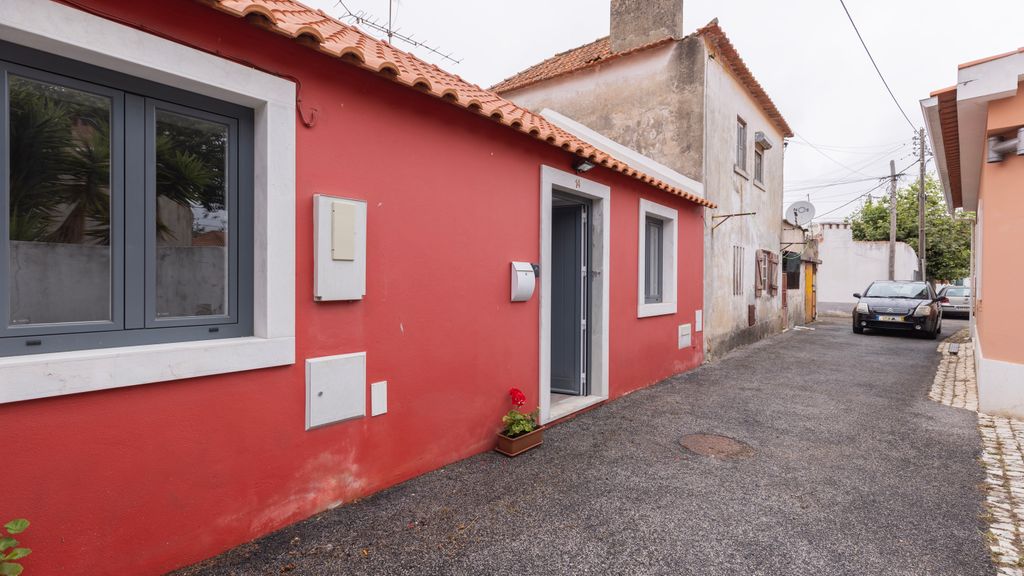 Cozy Retreat w/ Patio Near Sintra by LovelyStay