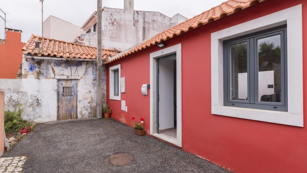 Cozy Retreat w/ Patio Near Sintra by LovelyStay