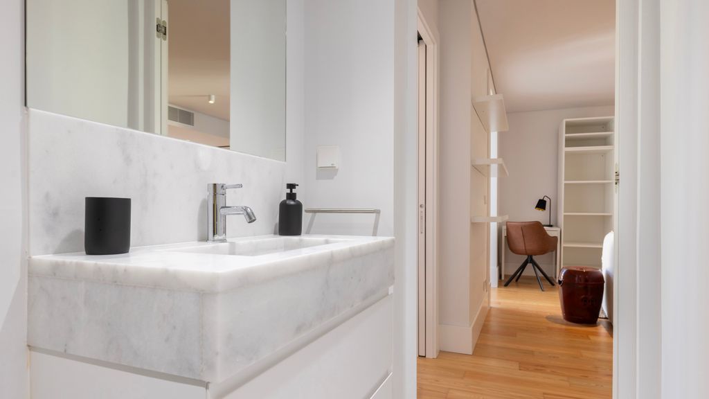 Downtown Cozy 1BDR Apartment by LovelyStay