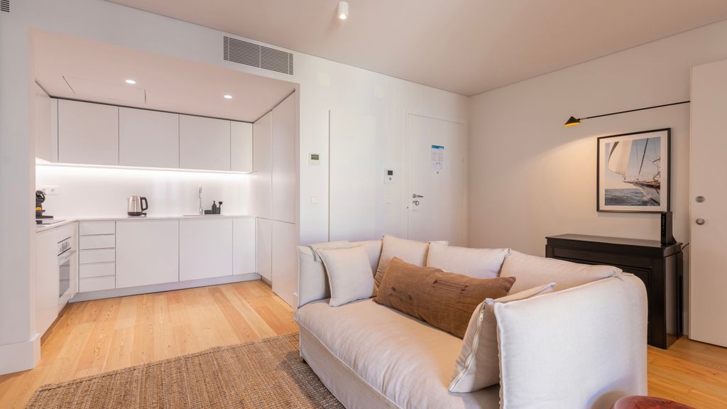 Downtown Cozy 1BDR Apartment by LovelyStay