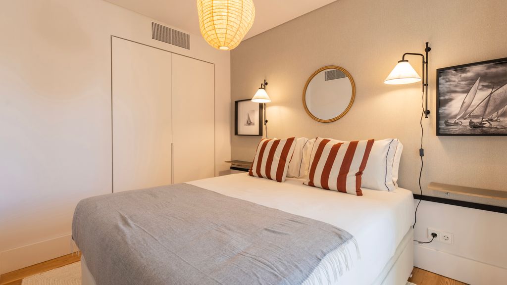 Downtown Cozy 1BDR Apartment by LovelyStay