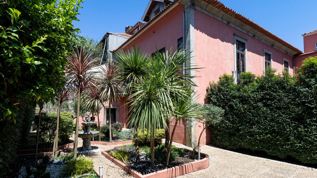 Guesthouse Bonjardim - 101 by LovelyStay