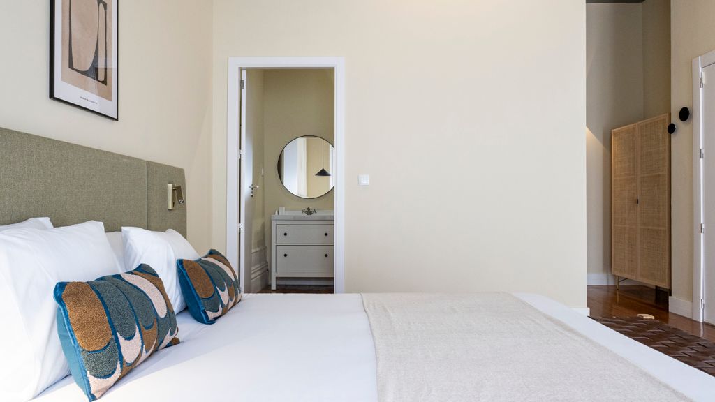 Guesthouse Bonjardim - 101 by LovelyStay