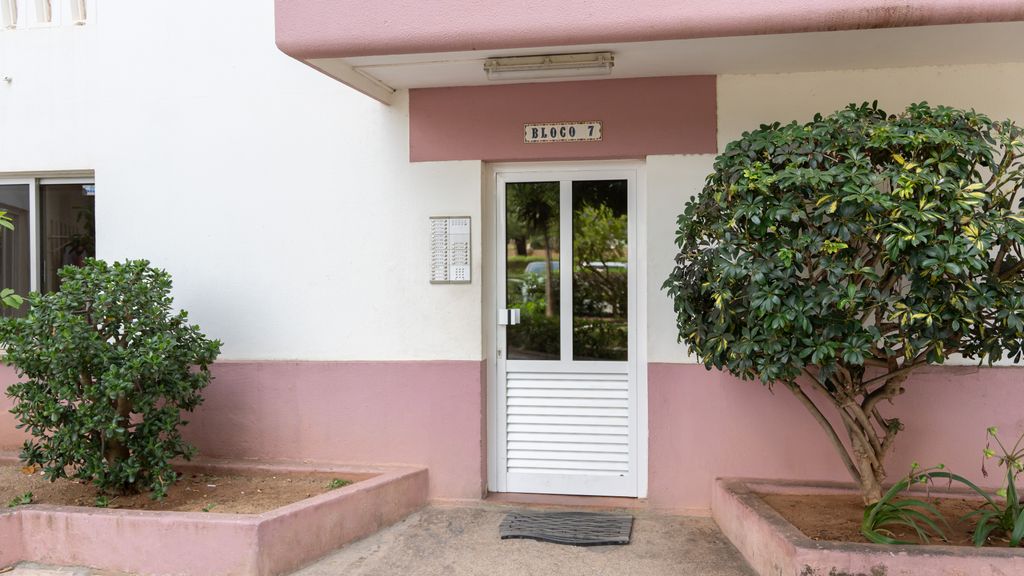 Comfy 3 BDR Flat W/ Pool & Balcony by LovelyStay