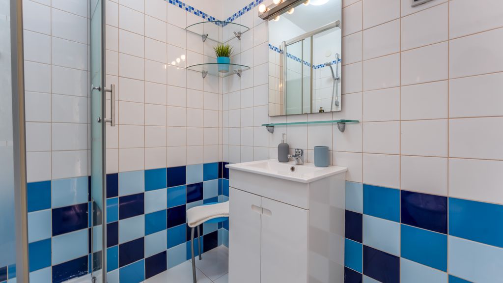 Comfy 3 BDR Flat W/ Pool & Balcony by LovelyStay