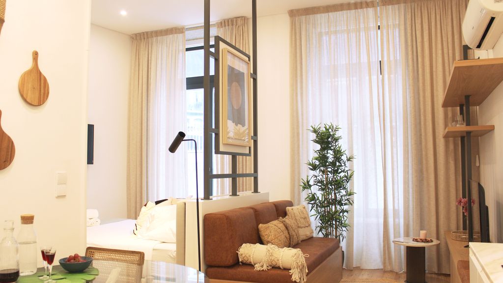Modern Flat Near Trindade by LovelyStay