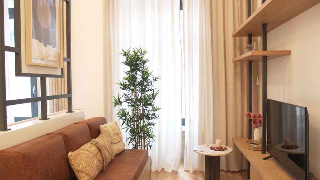 Modern Flat Near Trindade by LovelyStay