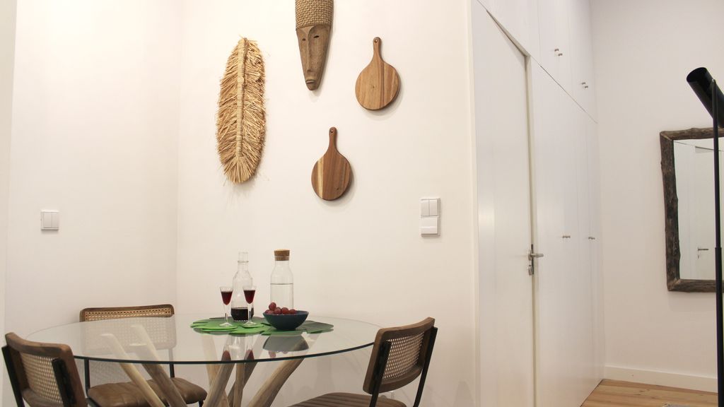 Modern Flat Near Trindade by LovelyStay