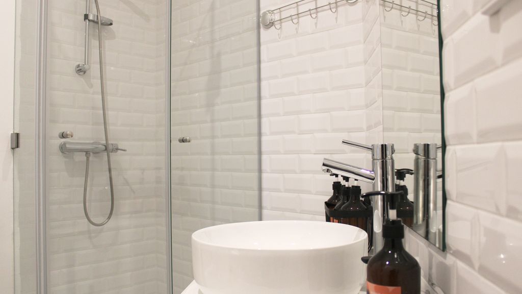 Modern Flat Near Trindade by LovelyStay