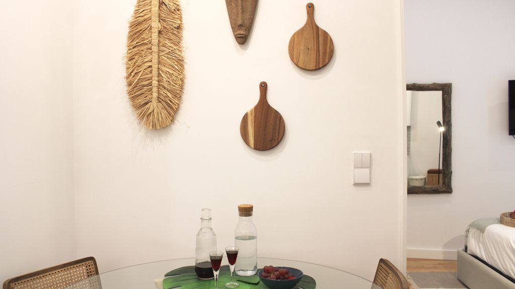 Modern Flat Near Trindade by LovelyStay