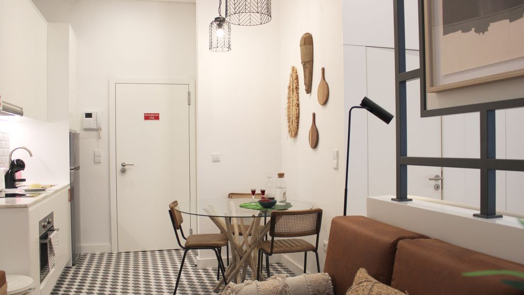 Modern Flat Near Trindade by LovelyStay