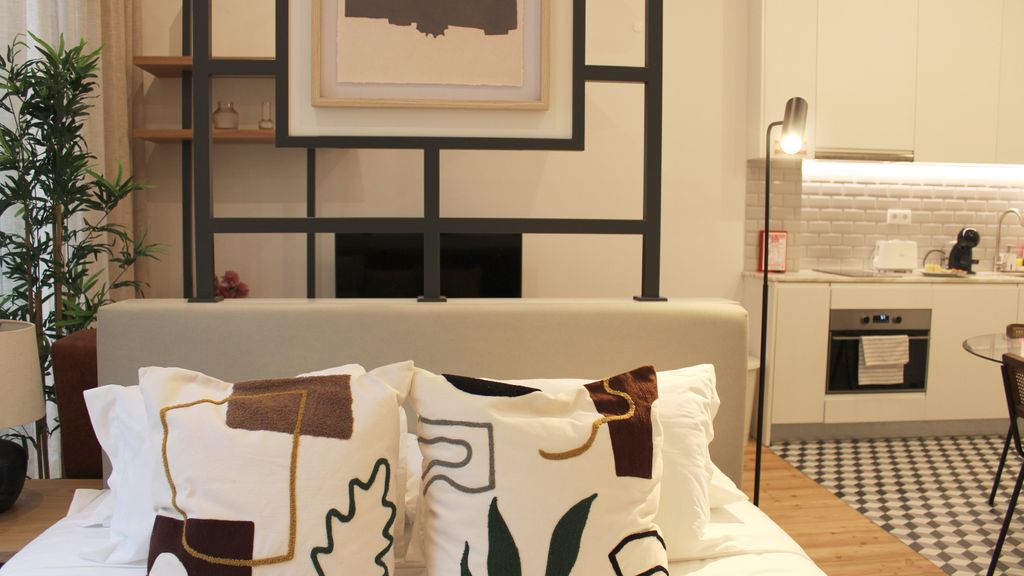 Modern Flat Near Trindade by LovelyStay