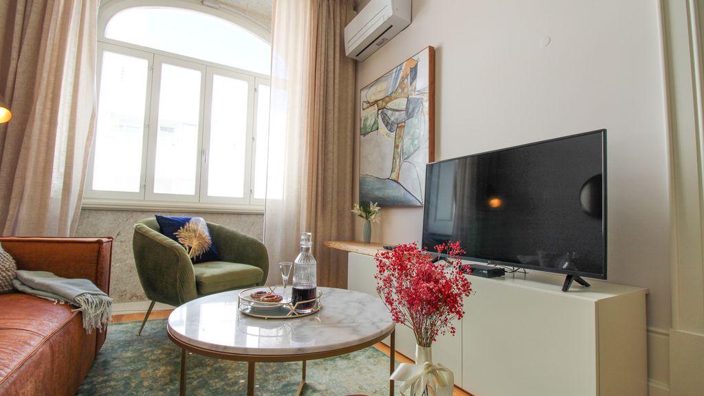 Luxurious Flat in City Center by LovelyStay