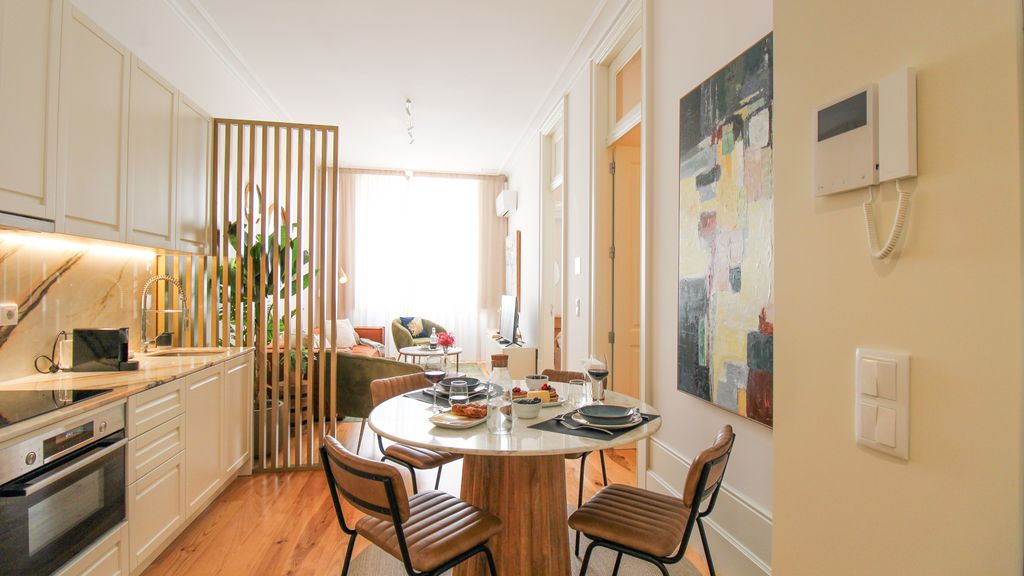 Luxurious Flat in City Center by LovelyStay
