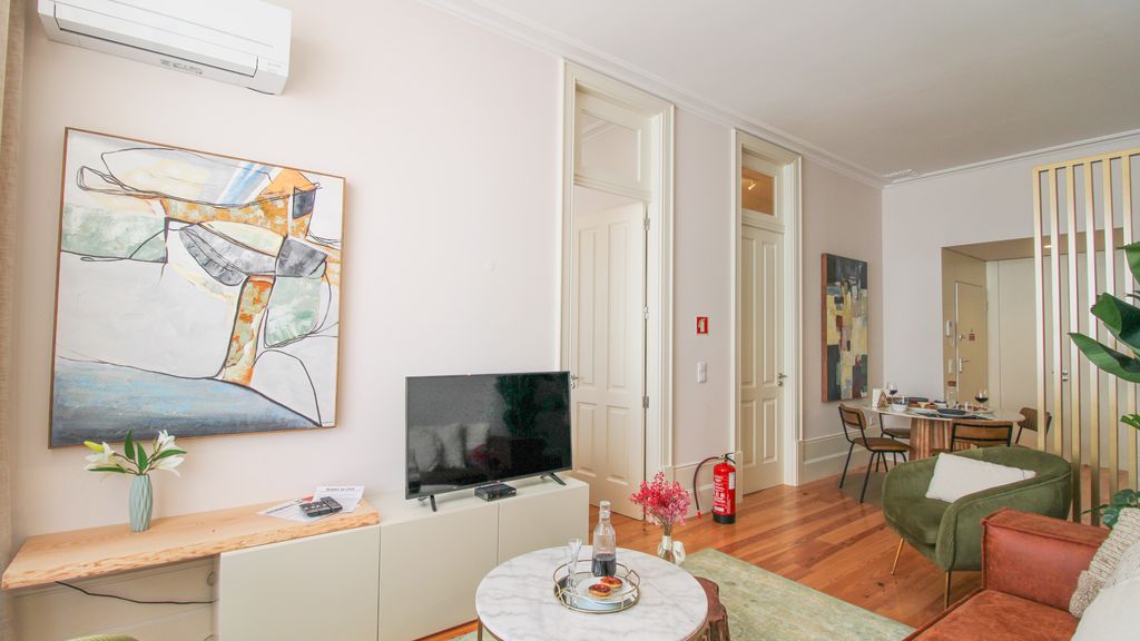 Luxurious Flat in City Center by LovelyStay