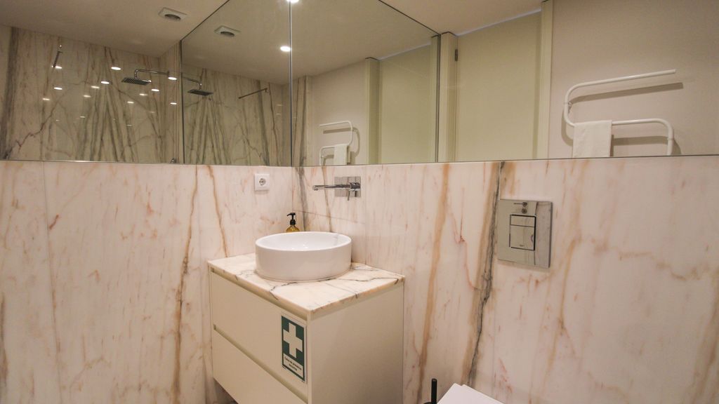 Luxurious Flat in City Center by LovelyStay