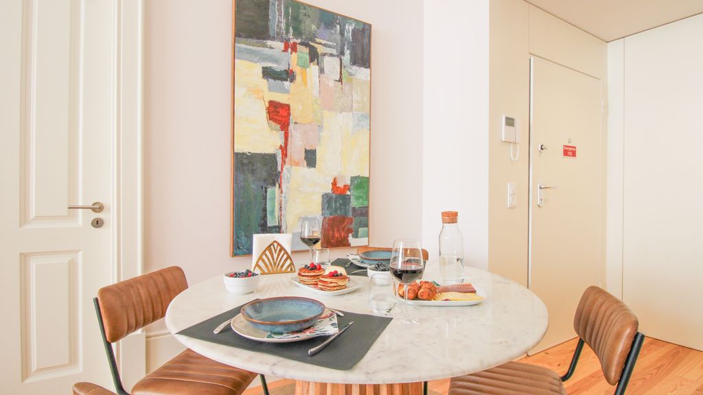 Luxurious Flat in City Center by LovelyStay