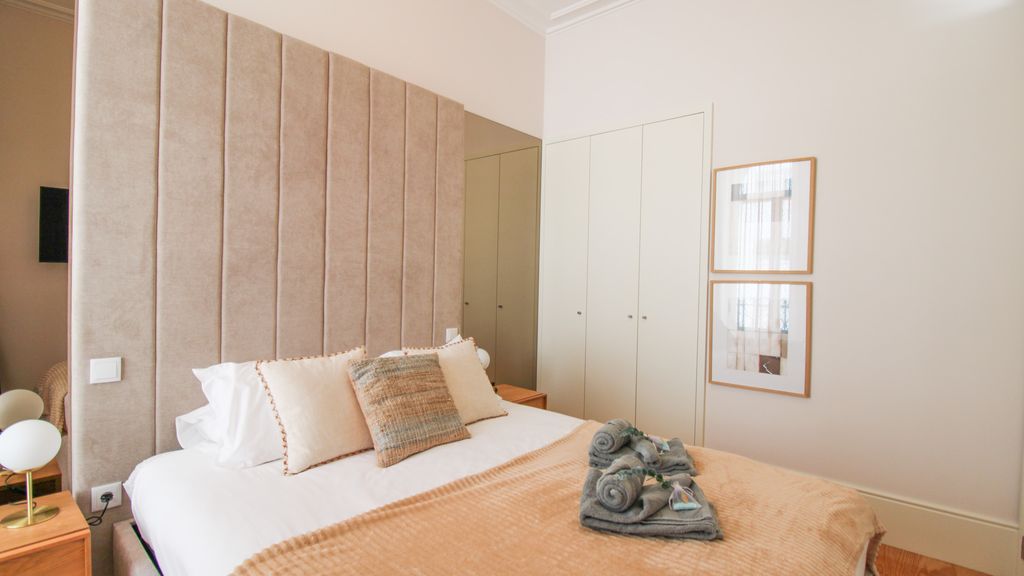Luxurious Flat in City Center by LovelyStay