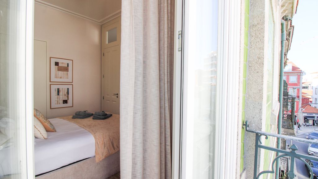 Luxurious Flat in City Center by LovelyStay