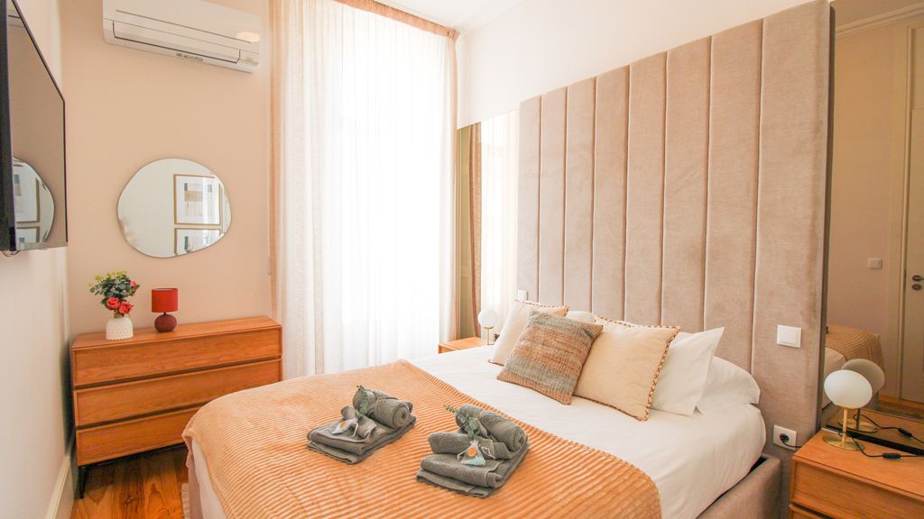 Luxurious Flat in City Center by LovelyStay