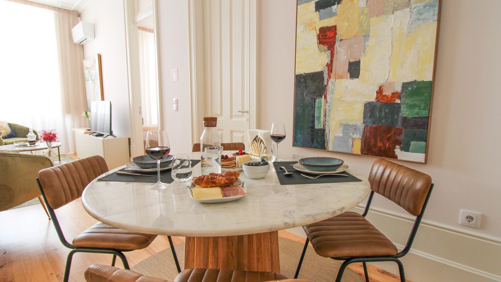 Luxurious Flat in City Center by LovelyStay