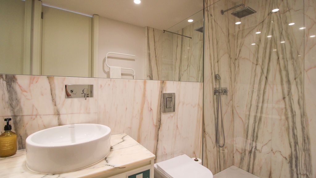 Luxurious Flat in City Center by LovelyStay
