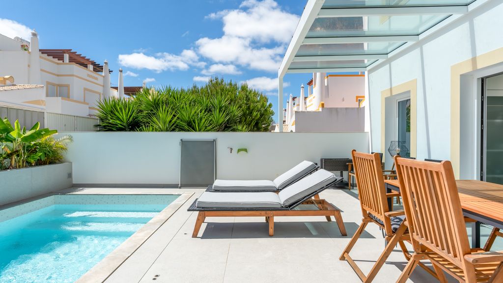 Luxurious 3 BDR House W/ Pool & BBQ by LovelyStay