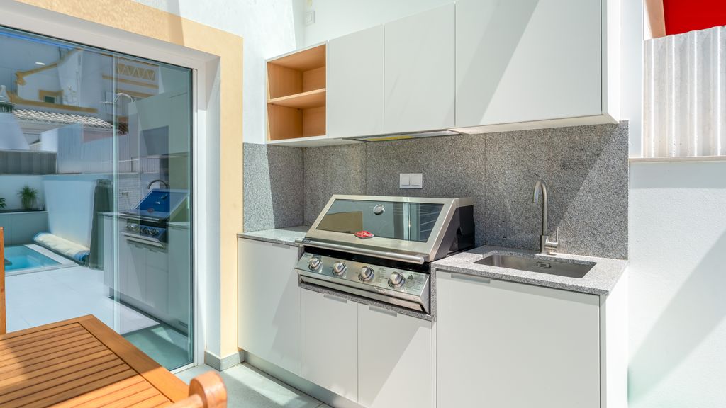 Luxurious 3 BDR House W/ Pool & BBQ by LovelyStay