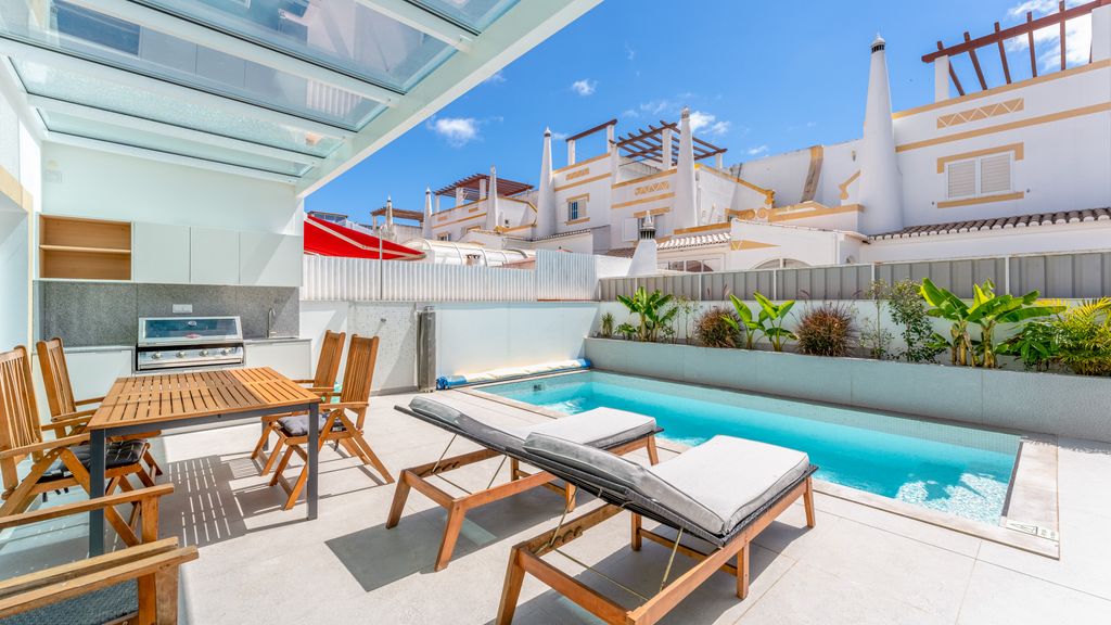 Luxurious 3 BDR House W/ Pool & BBQ by LovelyStay