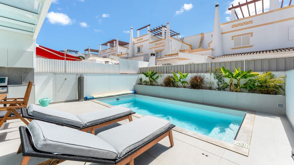 Luxurious 3 BDR House W/ Pool & BBQ by LovelyStay