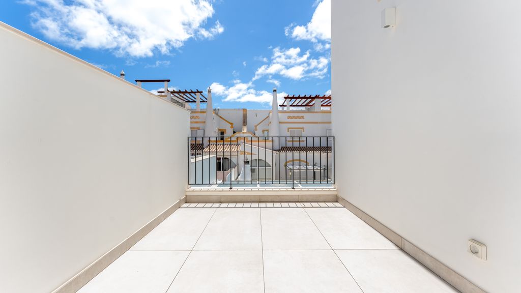 Luxurious 3 BDR House W/ Pool & BBQ by LovelyStay