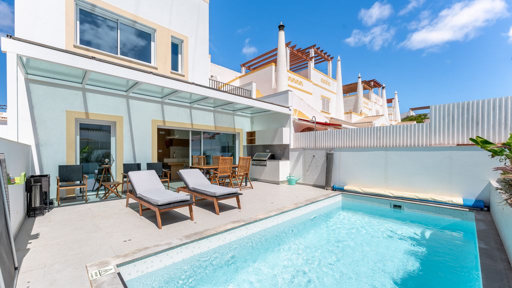 Luxurious 3 BDR House W/ Pool & BBQ by LovelyStay