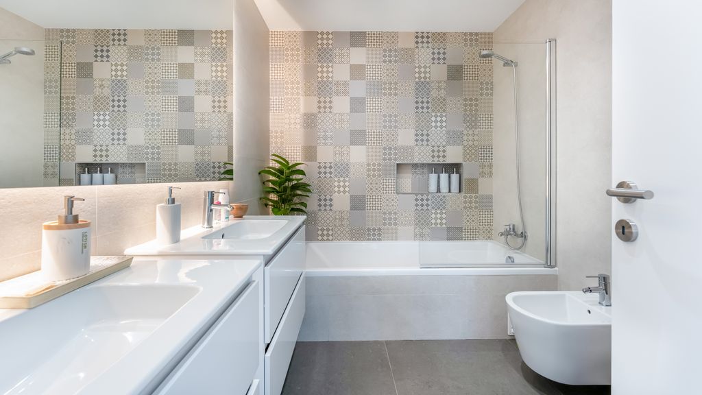 Modern 2 BDR Flat W/ Pool by LovelyStay