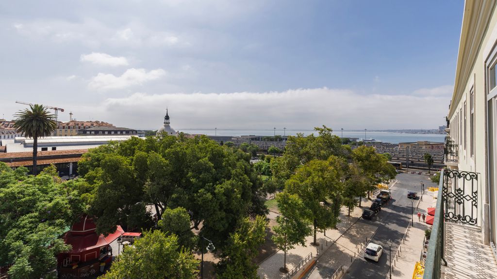 Ribeira Garden 2BDR Apartment by LovelyStay