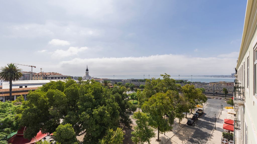 Ribeira Garden 2BDR Apartment by LovelyStay