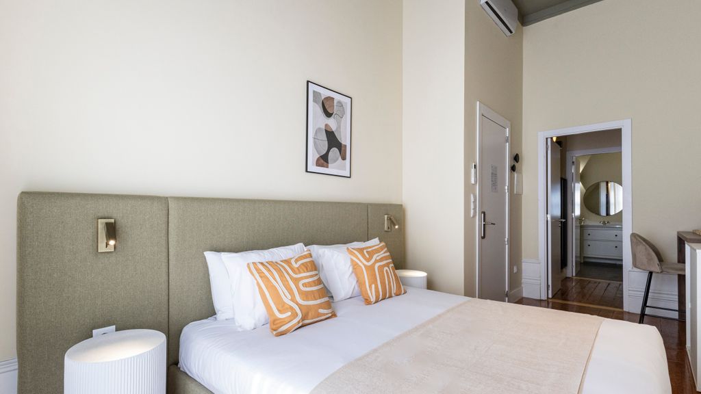 Guesthouse Bonjardim - 102 by LovelyStay