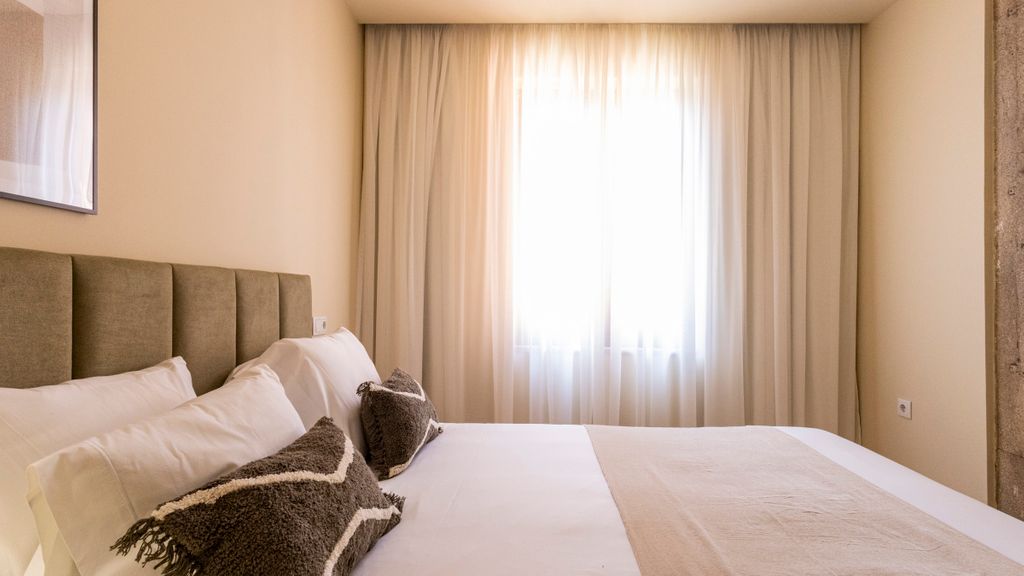 Guesthouse Bonjardim - 103 by LovelyStay